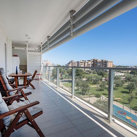 Kind Park - Sleek Apartment With Terrace & Parking Bari Bagian luar foto