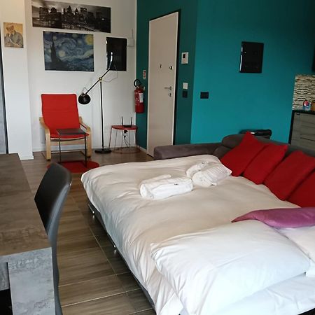 Kind Park - Sleek Apartment With Terrace & Parking Bari Bagian luar foto