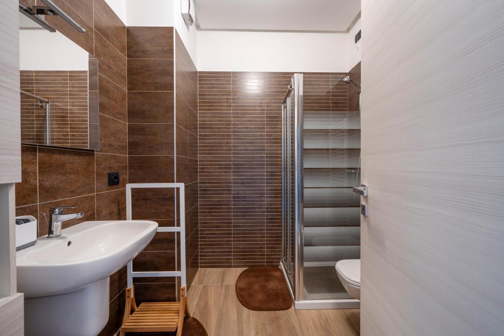 Kind Park - Sleek Apartment With Terrace & Parking Bari Bagian luar foto