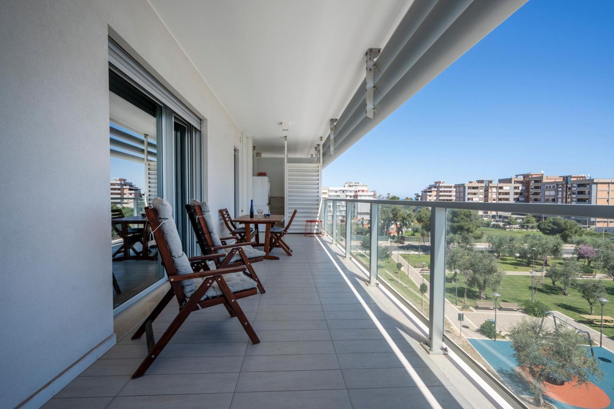 Kind Park - Sleek Apartment With Terrace & Parking Bari Bagian luar foto