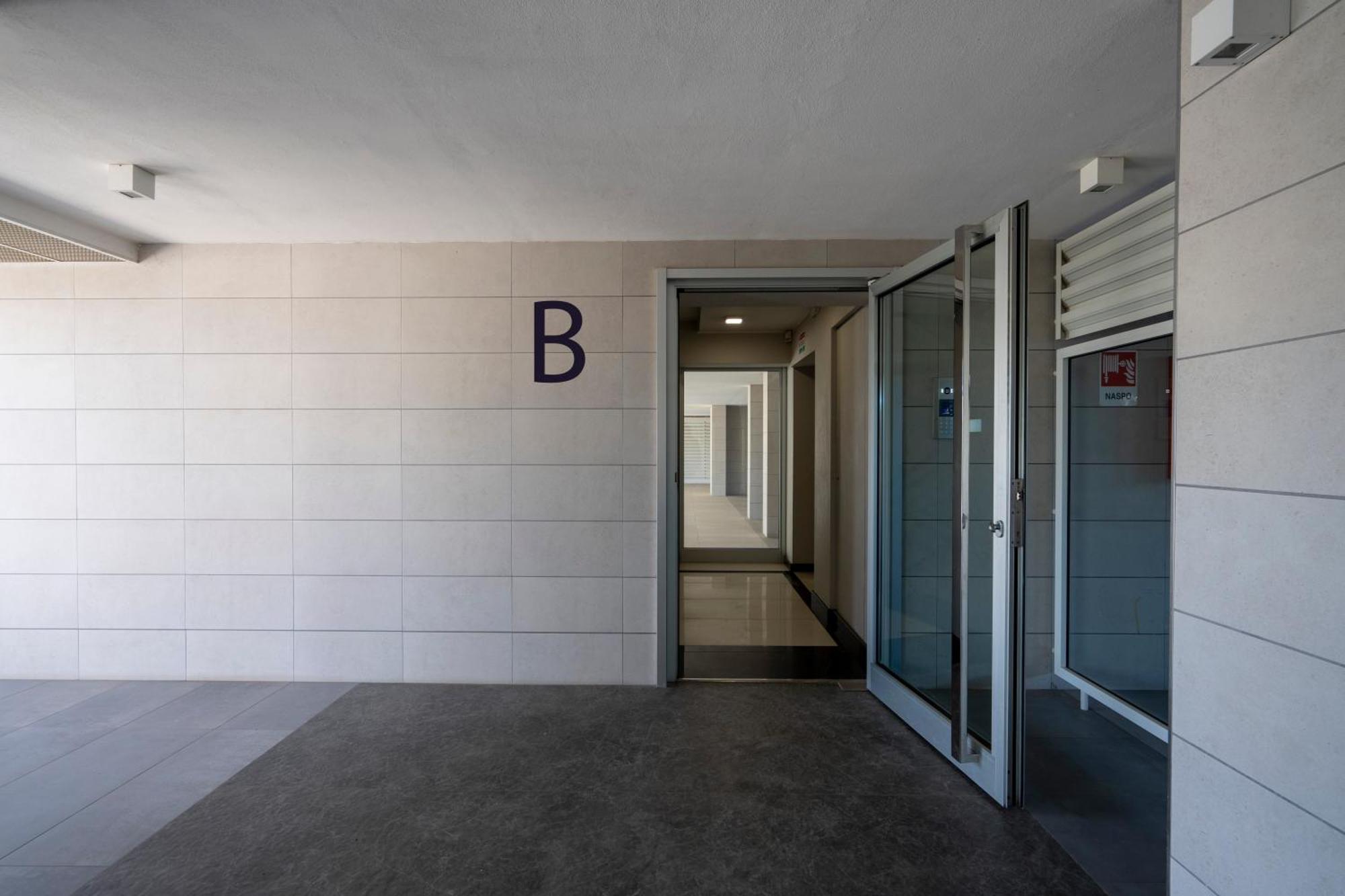 Kind Park - Sleek Apartment With Terrace & Parking Bari Bagian luar foto
