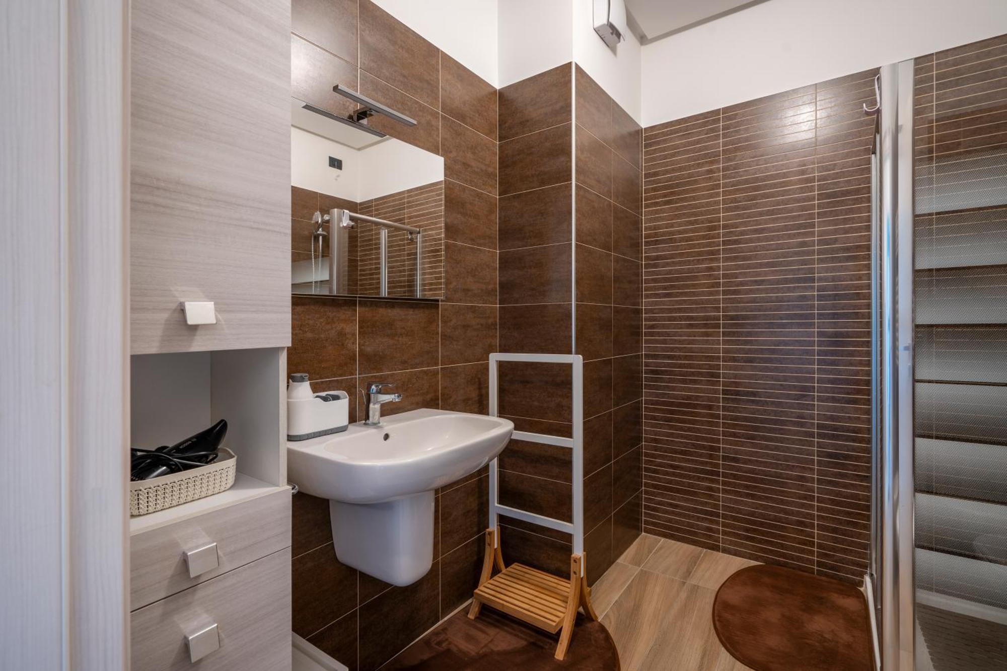 Kind Park - Sleek Apartment With Terrace & Parking Bari Bagian luar foto