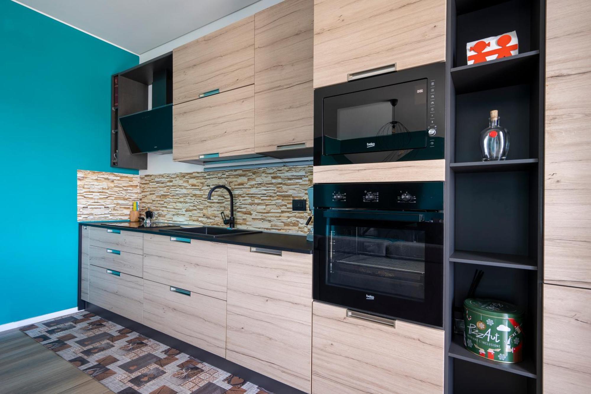 Kind Park - Sleek Apartment With Terrace & Parking Bari Bagian luar foto