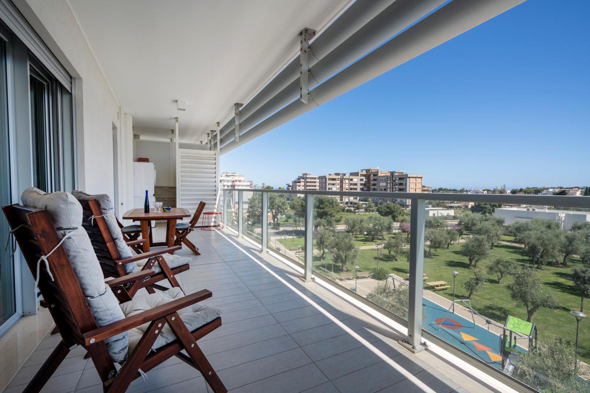 Kind Park - Sleek Apartment With Terrace & Parking Bari Bagian luar foto