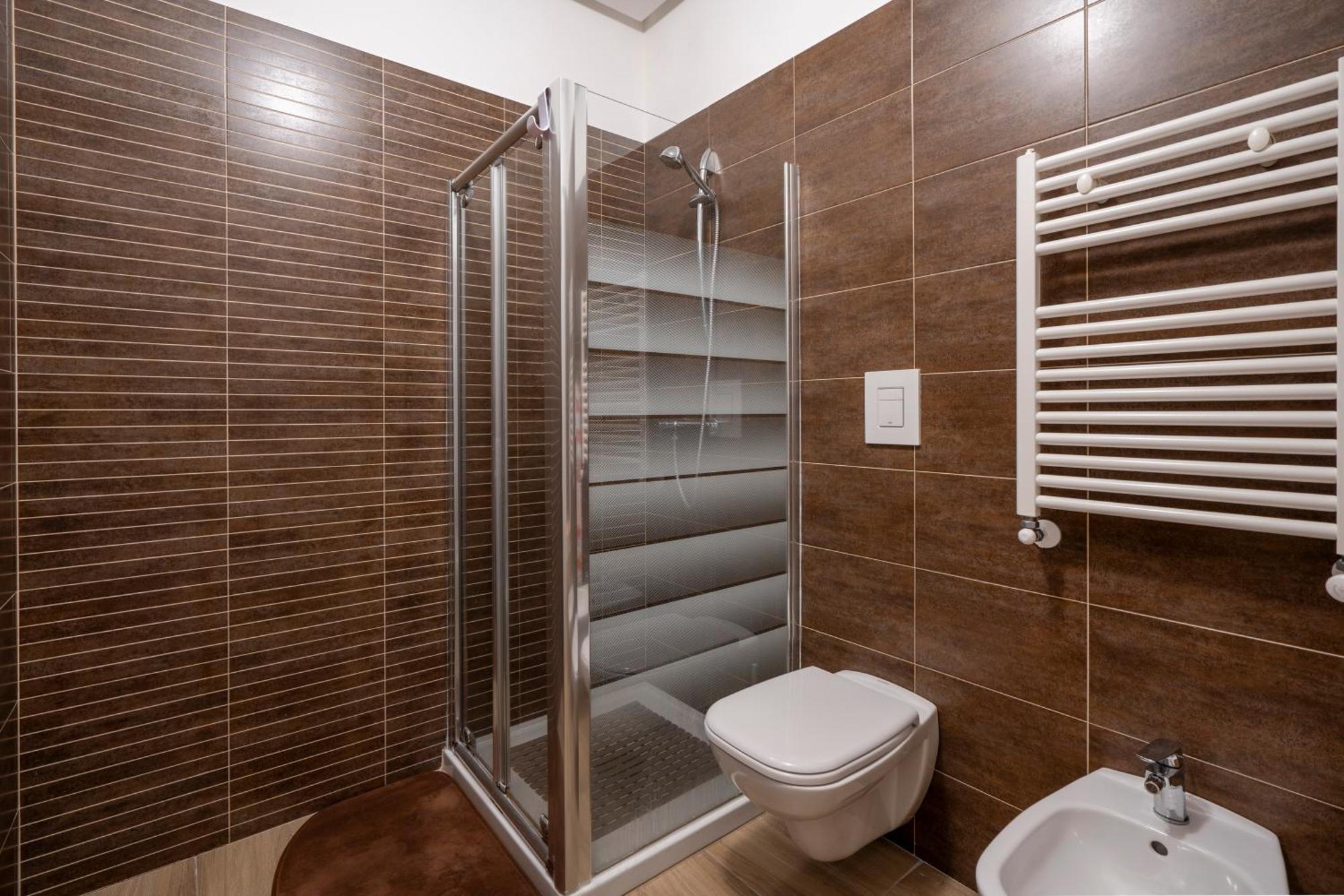 Kind Park - Sleek Apartment With Terrace & Parking Bari Bagian luar foto