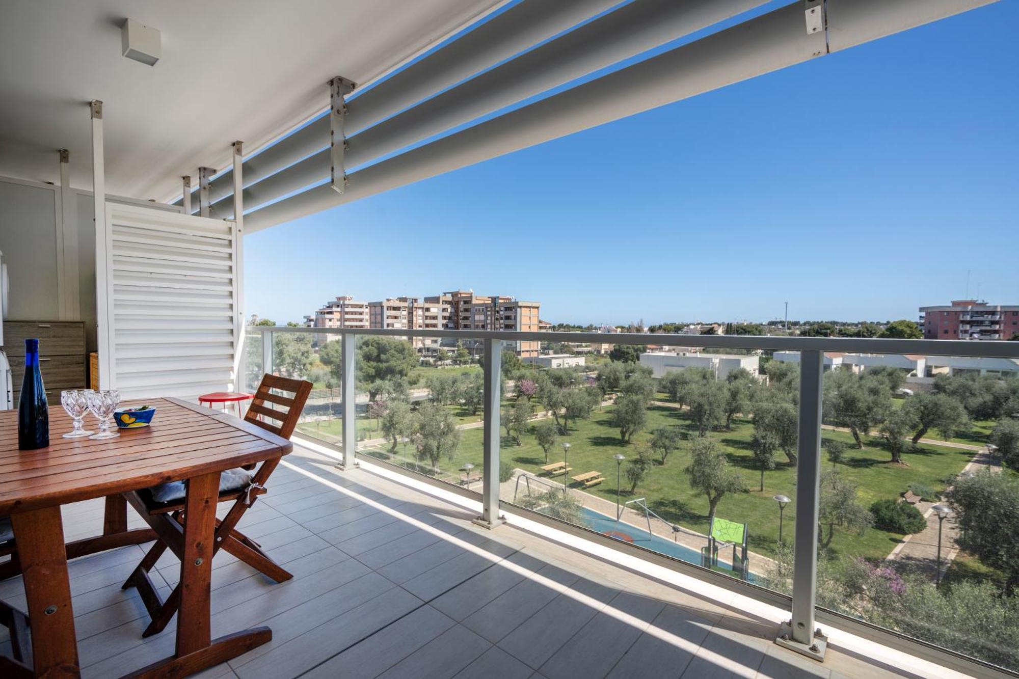 Kind Park - Sleek Apartment With Terrace & Parking Bari Bagian luar foto