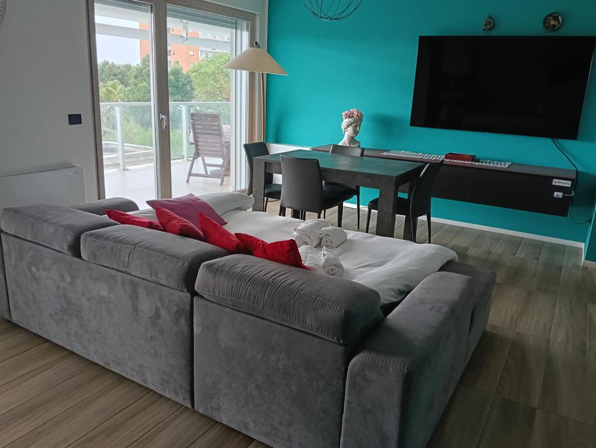 Kind Park - Sleek Apartment With Terrace & Parking Bari Bagian luar foto